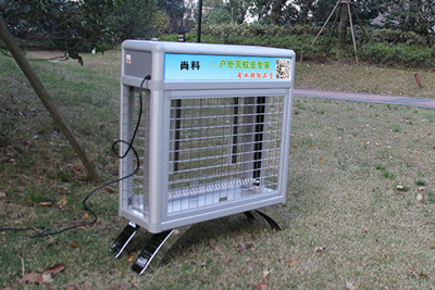 小区草坪灭蚊灯接220V市电安装效果