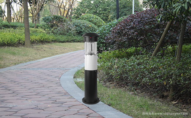 小区物业安装户外灭蚊灯效果