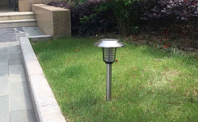 小区草坪灭蚊灯，户外灭蚊器图片