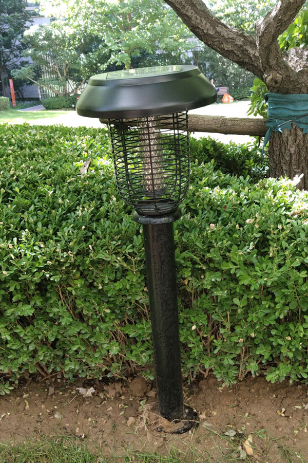 北京泰康之家燕园养老社区安装户外太阳能灭蚊灯