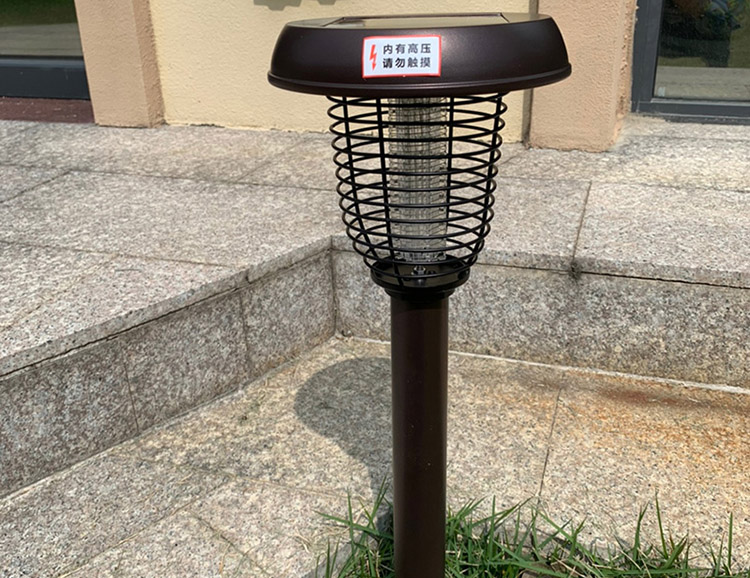 仓库灭蚊灯是装在门外还是门内